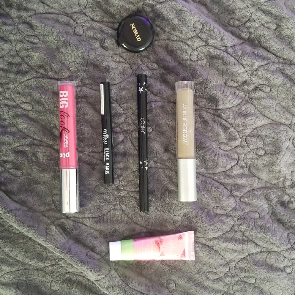 Makeup bundle